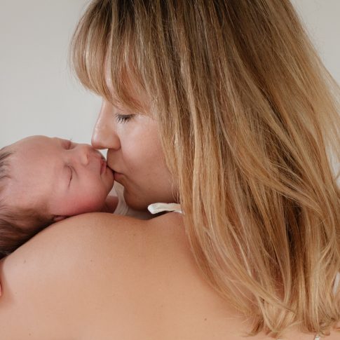 natural light newborn photographer