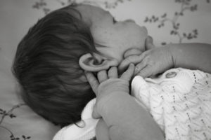 London natural ewborn baby photographer in home