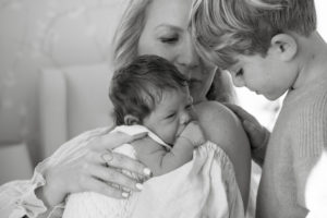London natural ewborn baby photographer in home