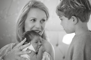 London natural ewborn baby photographer in home