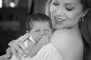 London natural ewborn baby photographer in home