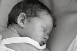 London natural ewborn baby photographer in home